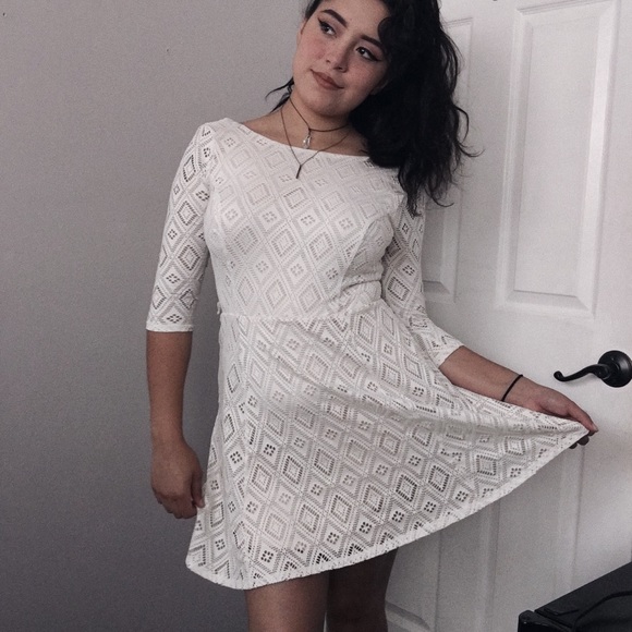 LILY ROSE LACE DRESS - Picture 2 of 5